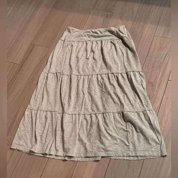 Basic Editions Dresses & Skirts - Elegant Gray Women's Skirt small callout MEDIUM waist 30in length 32